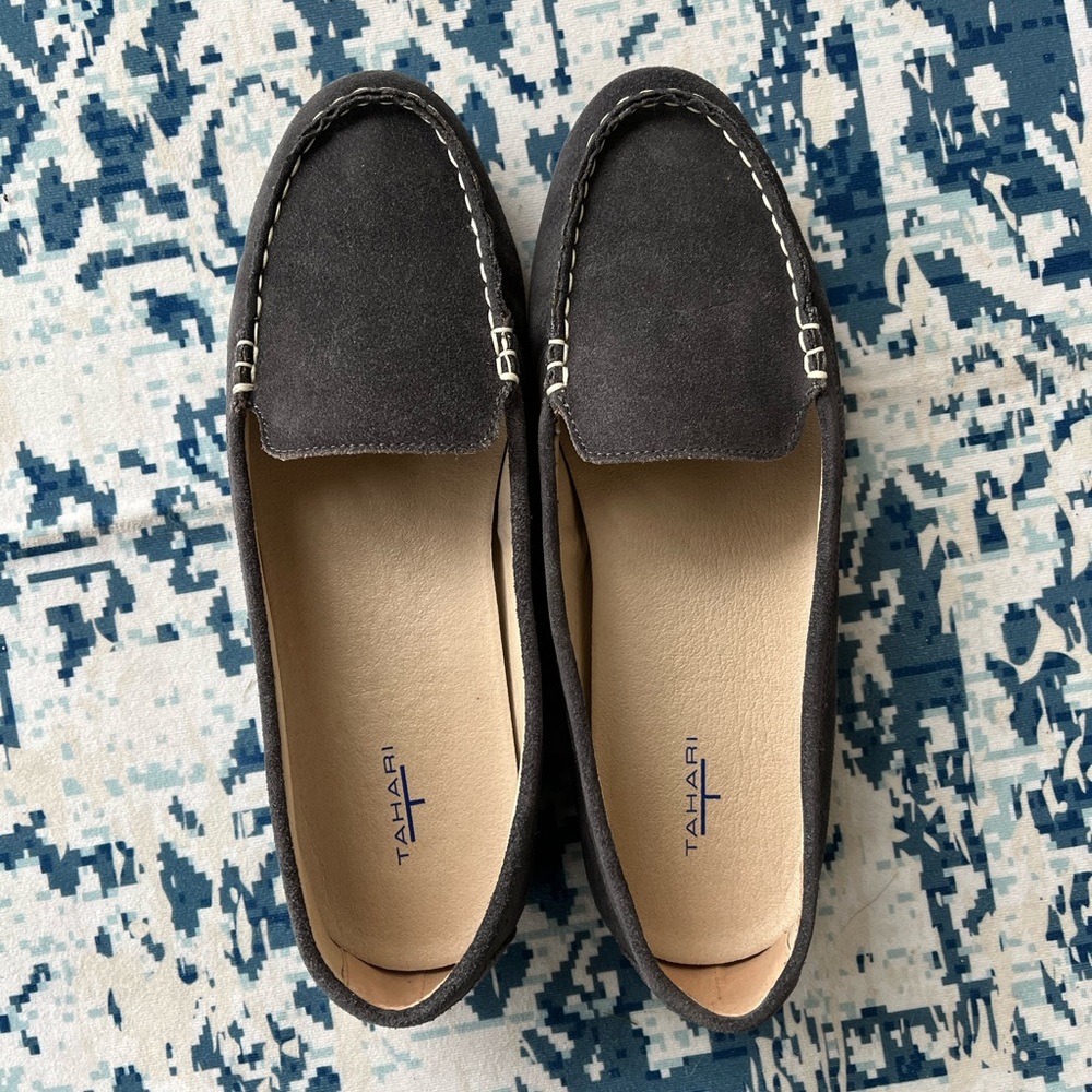 Tahari grey suede loafers size 9